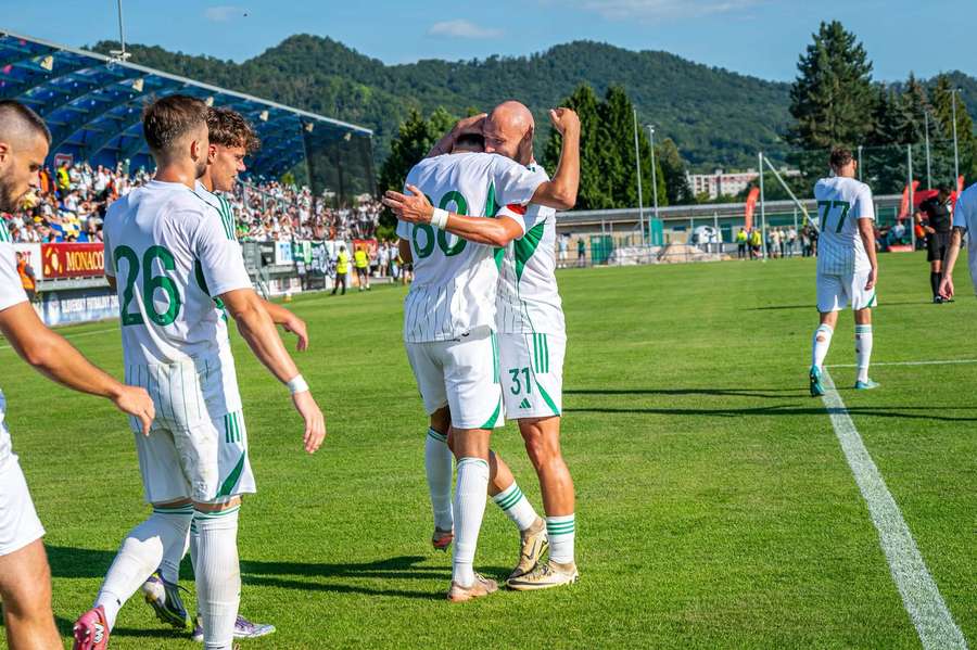 Prešovčania v prvom kole oslavovali výhru. Prešovčania v prvom kole oslavovali výhru.
