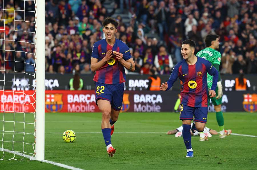 Barcelona move to open new contract talks with Bernal