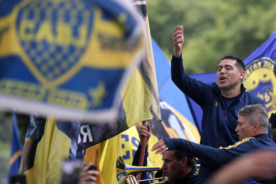 Riquelme lidera la protesta por la suspensión de las elecciones de Boca Juniors