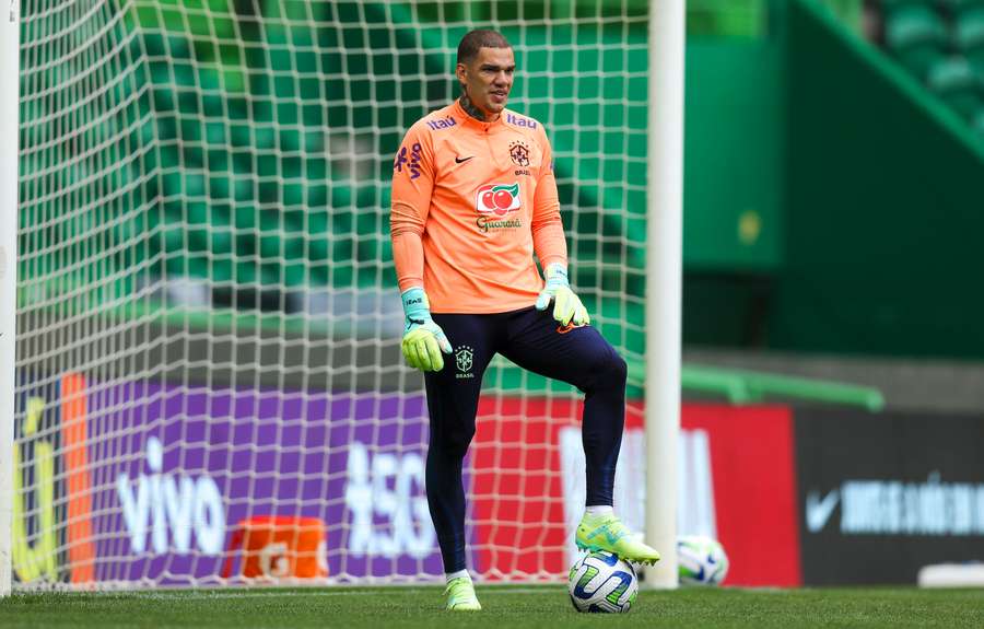 Ederson fará mais um jogo como titular da Seleção