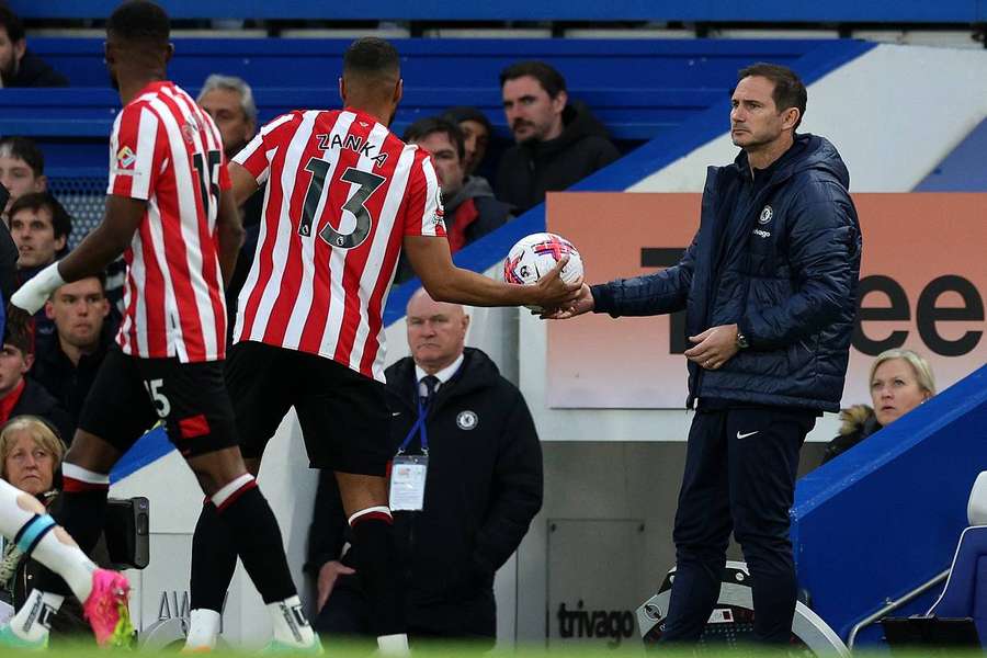 Lampard během zápasu s Brentfordem, který Chelsea prohrála 0:2.