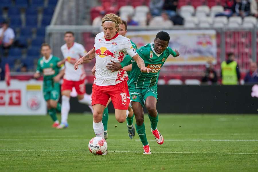 Beim Duell Salzburg gegen Rapid geht es immer hart zur Sache.