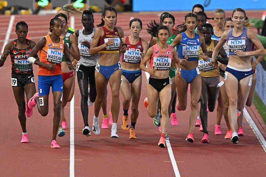 Amy-Eloise Markovc competes in the women's 5,000m