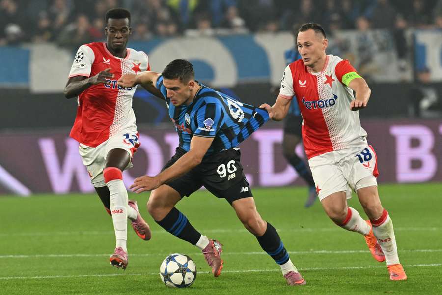 Nikola Krstovic fights for the ball with Slavia Prague's Jan Boril 