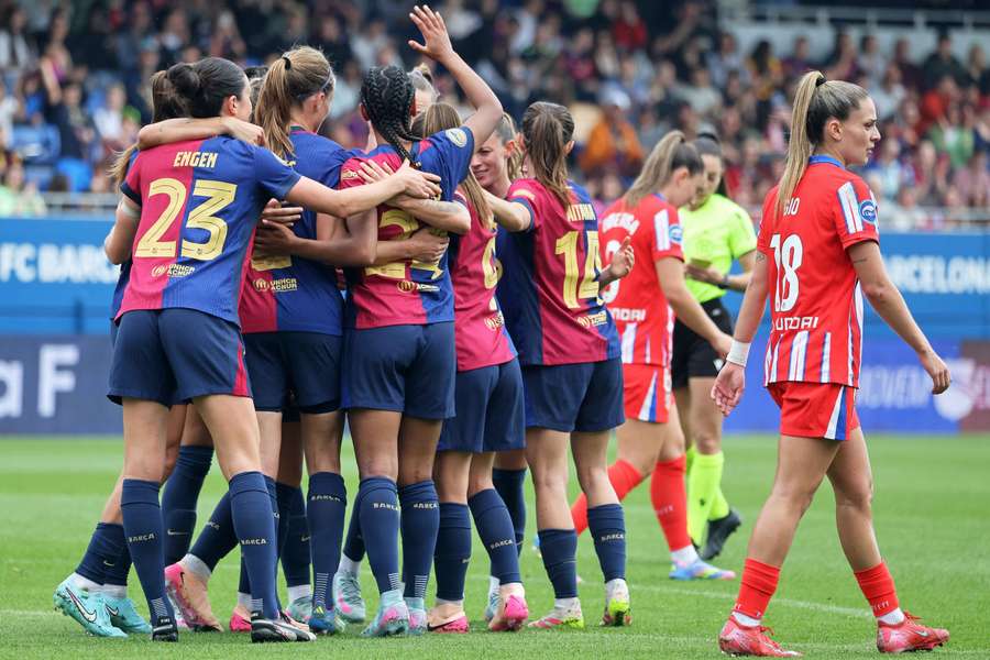 El Barça se divierte contra el Atlético.