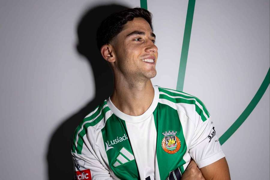 Zé Carlos assinou por duas épocas com o Rio Ave Zé Carlos assinou por duas épocas com o Rio Ave