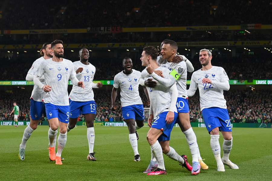 Franța s-a impus cu 1-0 pe terenul Irlandei și este liderul Grupei B