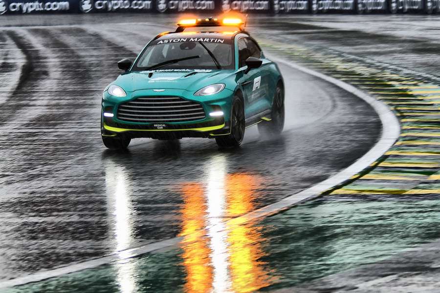 Der viele Regen in Sao Paulo verleiht dem Safety Car eine besondere Bedeutung.