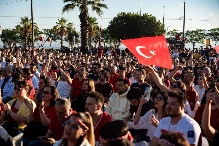 Ein Public Viewing im türkischen Izmir Ein Public Viewing im türkischen Izmir