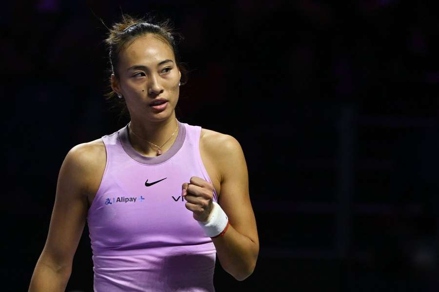 Zheng Qinwen heeft haar eerste zege in de WTA Finals binnen