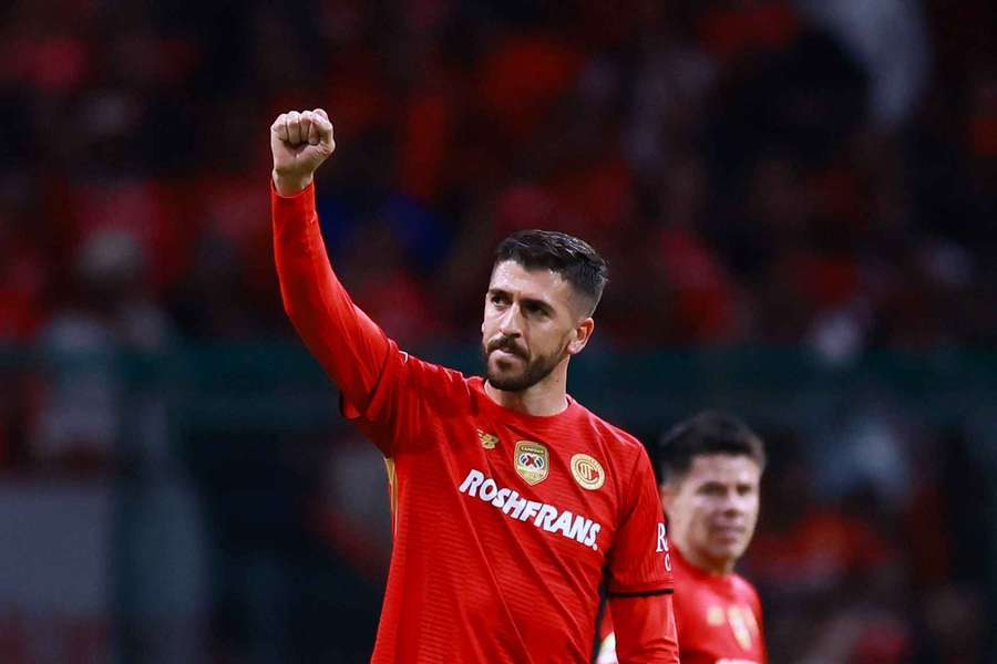 Paulinho convocado para a seleção nacional, Mora e Leão dispensados Paulinho convocado para a seleção nacional, Mora e Leão dispensados