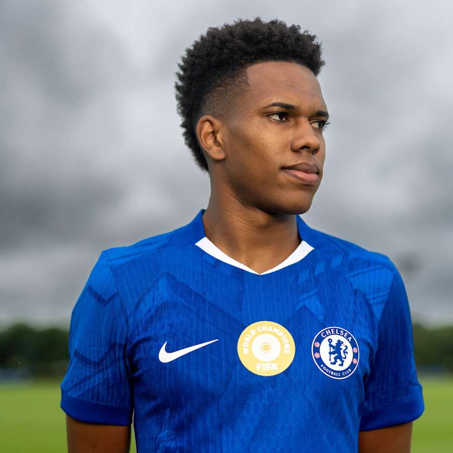 Estêvão é oficialmente dos Blues Estêvão é oficialmente dos Blues