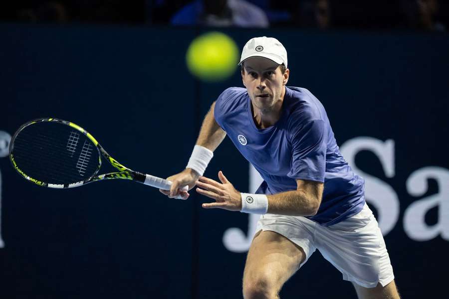 Van de Zandschulp strijdend ten onder tegen Tsitsipas