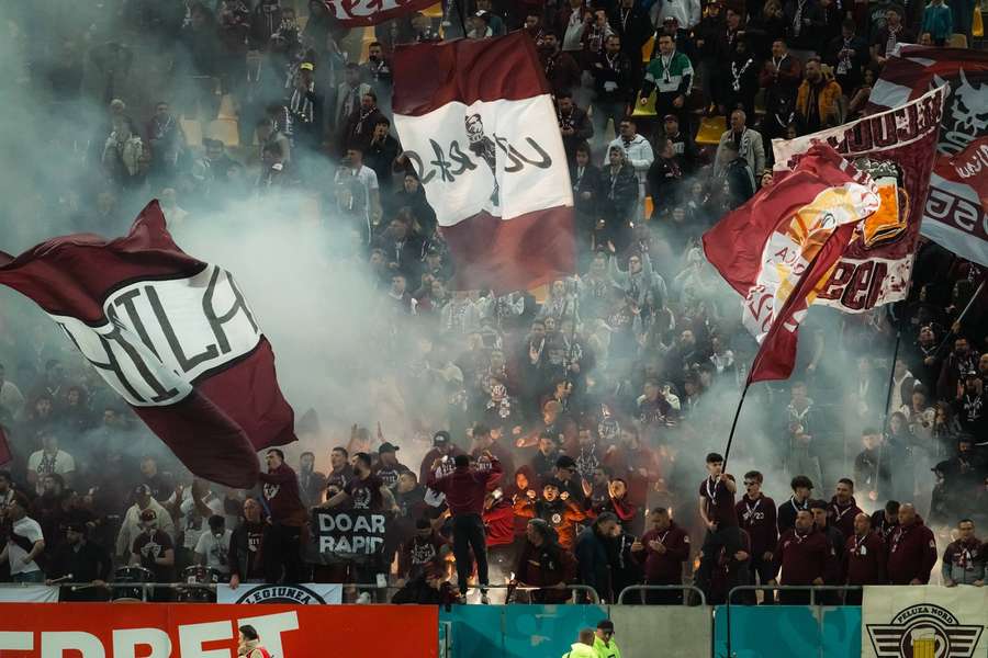 Galeria Rapidului la meciul cu Dinamo Galeria Rapidului la meciul cu Dinamo