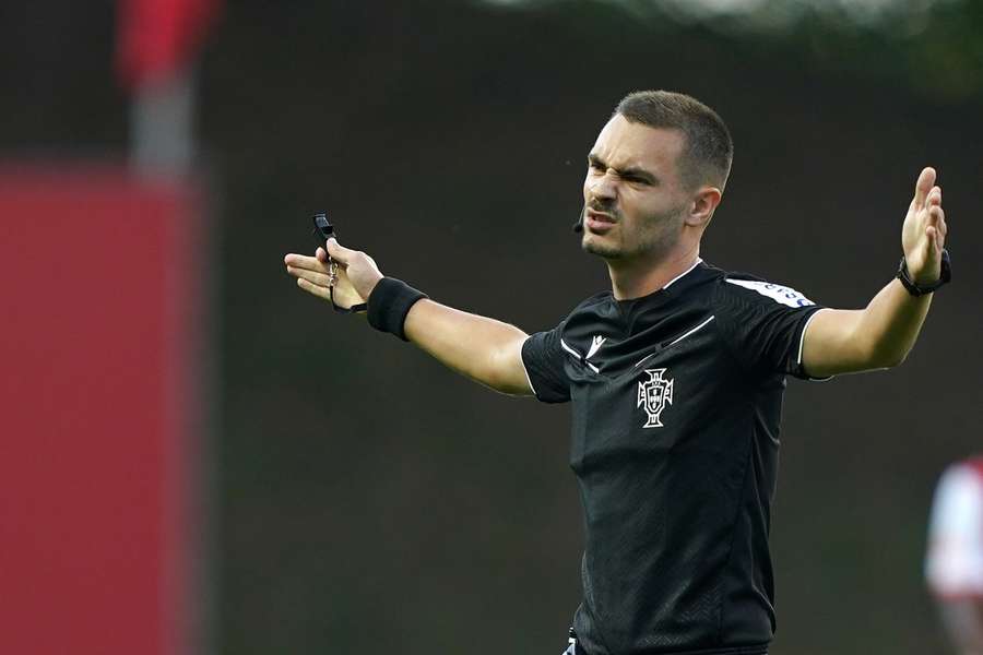 Árbitro Miguel Fonseca, na partida entre SC Braga e Nacional