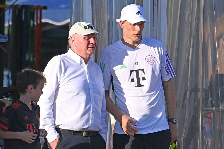 Uli Hoeneß befindet sich in regem Austausch mit Thomas Tuchel. Beide fordern mehr von den Münchner Stars.