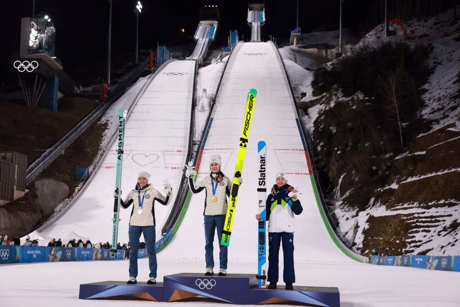 Historyczny konkurs kobiet na dużej skoczni dla Norweżek, Polki poza finałem