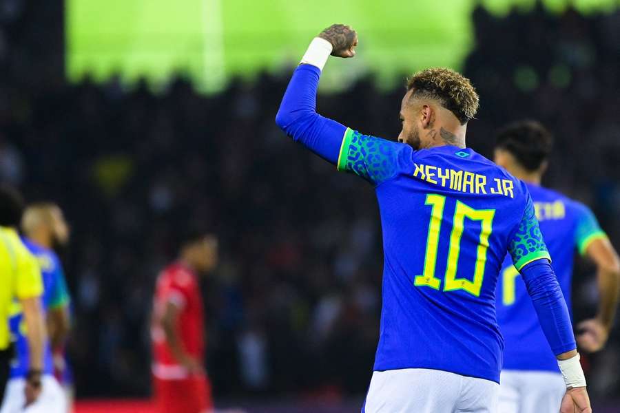 V současnosti obléká v brazilské reprezentaci dres s číslem 10 Neymar.