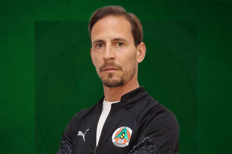 João Pereira volta à Turquia, agora como treinador