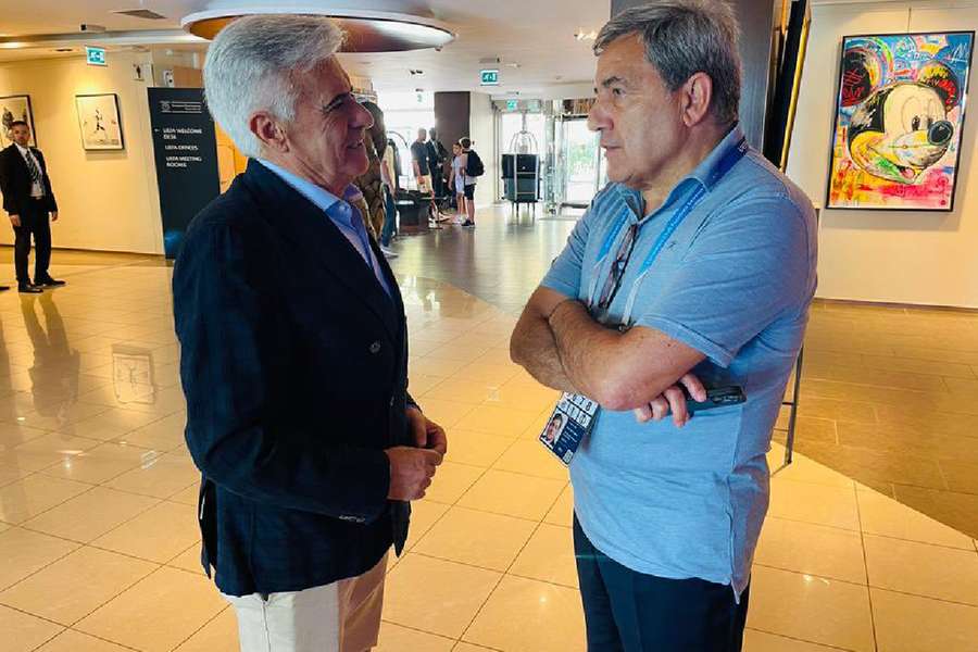 Pedro Rocha y Fernando Gomes dialogan en Mónaco.
