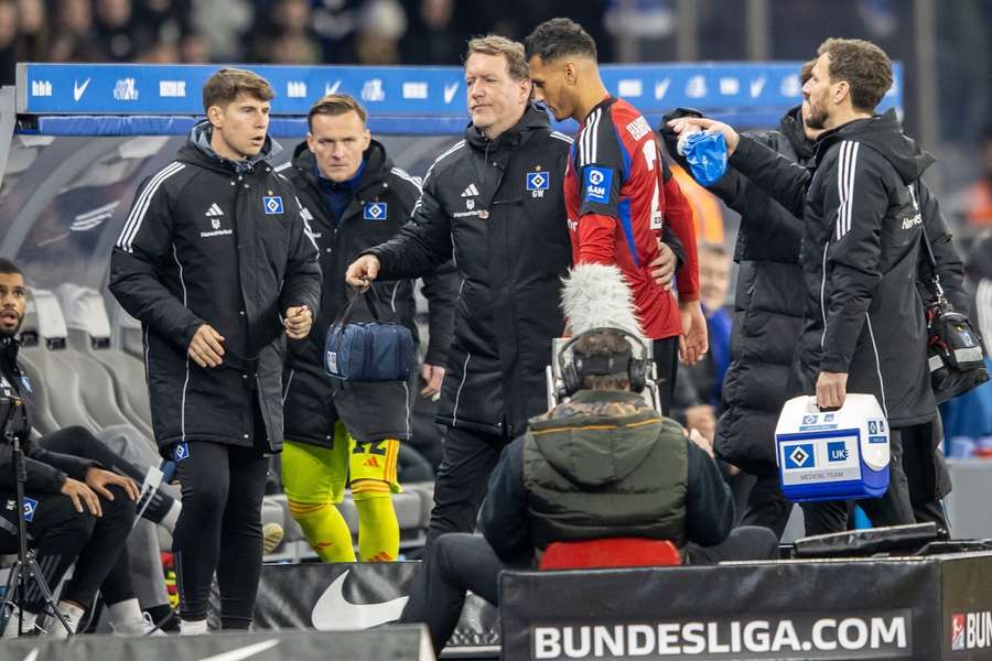 Davie Selke musste am Samstagabend sichtlich benommen ausgewechselt werden.