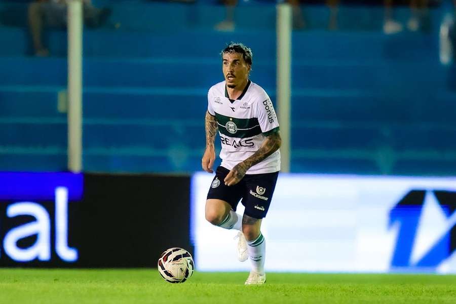 Josué eleito jogador do ano no Brasil