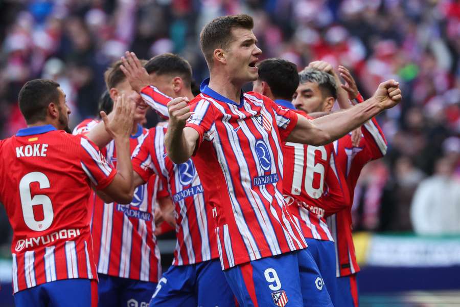 Sorloth celebra el gol.