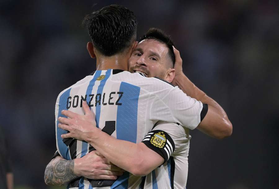 Argentina's forward Lionel Messi (R) celebrates with teammate forward Nicolas Gonzalez