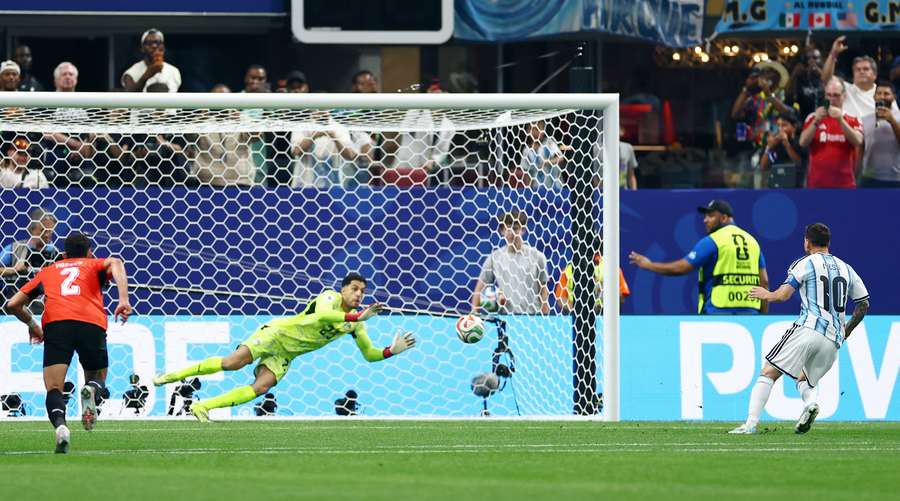 Messi scheiterte gegen Ägypten an Mostafa Shoubir Messi scheiterte gegen Ägypten an Mostafa Shoubir