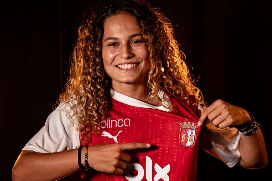 Carolina Rocha oficializada pelo SC Braga