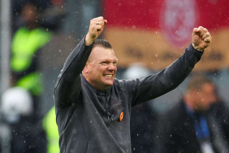 RW-Coach Uwe Koschinat bejubelt den Sieg über Duisburg