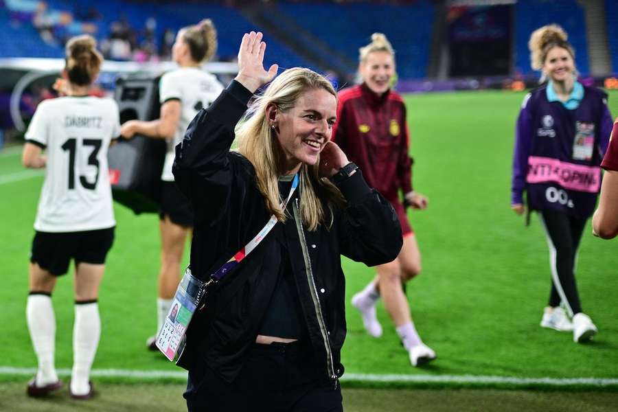 Nia Künzer bejubelt den Einzug der DFB-Frauen ins EM-Halbfinale.