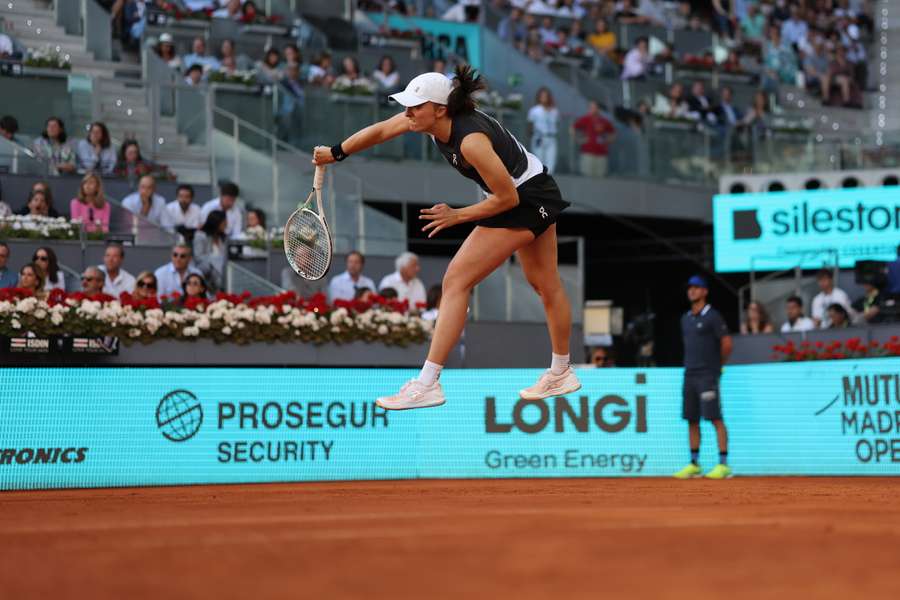 Świątek po zaciętej walce przegrała z Sabalenką w finale turnieju WTA w Madrycie