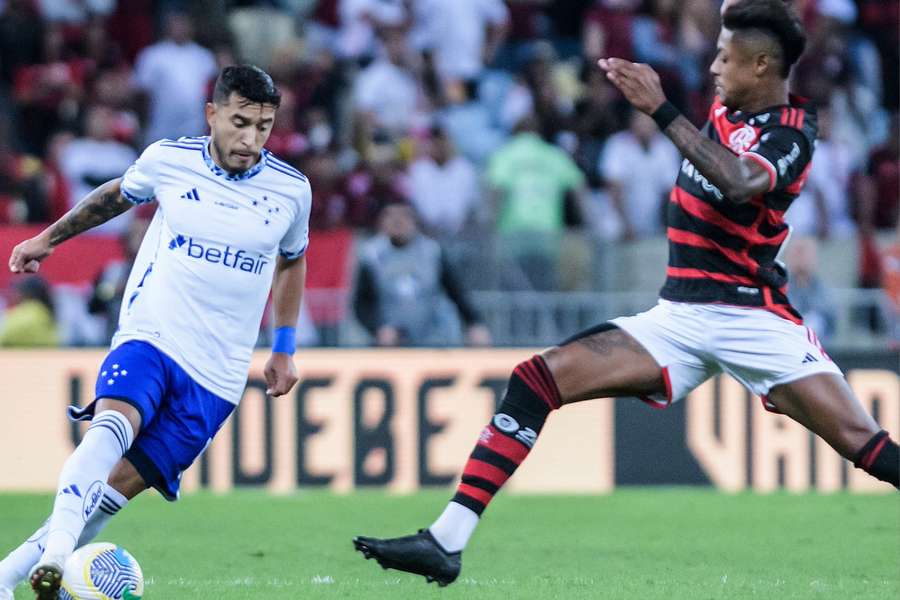 Flamengo venceu Cruzeiro por 2 a 1 no primeiro turno