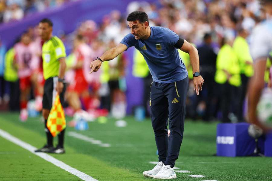 Lionel Scaloni on the touchline Lionel Scaloni on the touchline
