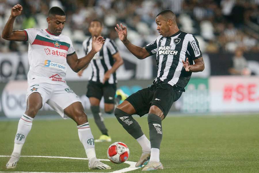Botafogo jogou mal e não foi além do empate frente à Portuguesa