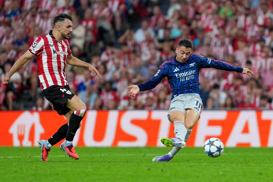 Arsenal's Brazilian forward #11 Gabriel Martinelli scores his team's first goal 