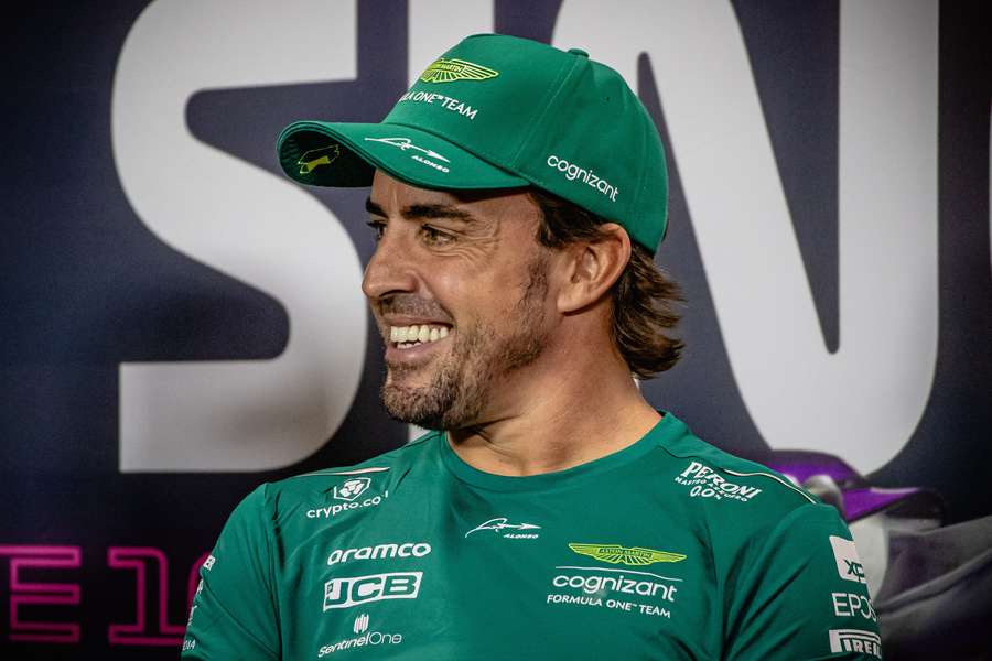 Fernando Alonso tijdens een persconferentie in Singapore Fernando Alonso tijdens een persconferentie in Singapore