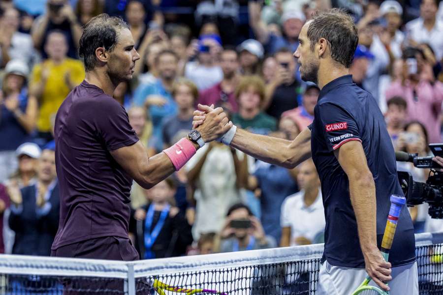 Richard Gasquet y Rafael Nadal se saludan en el US Open 2022