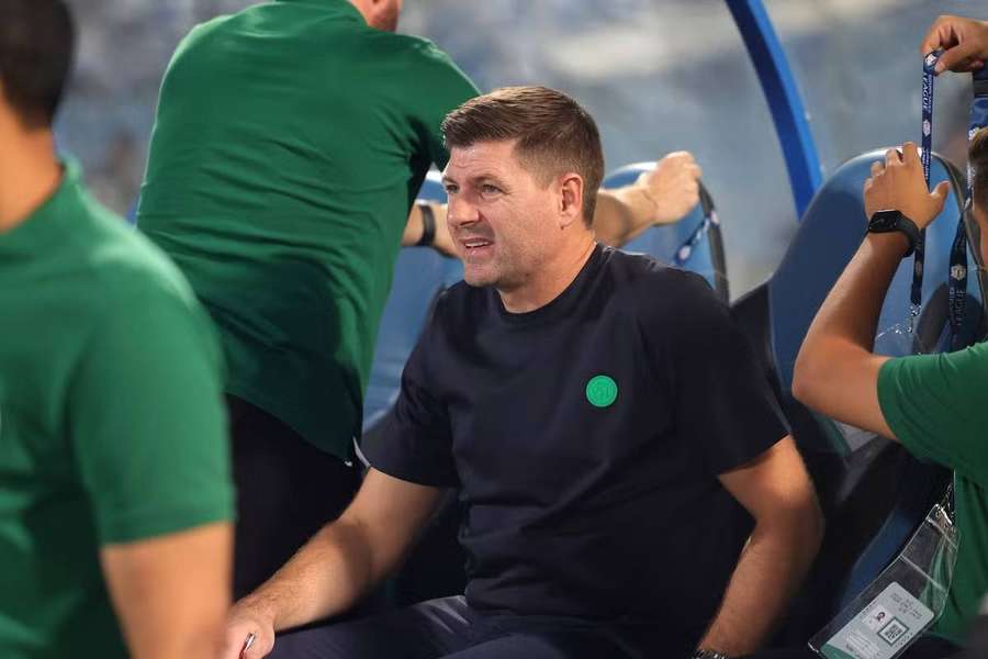 Gerrard trénuje v Saudskej Arábii.