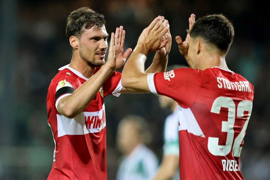 Auch Außenverteidiger Pascal Stenzel (l.) war für den VfB Stuttgart in Münster unter den Torschützen.