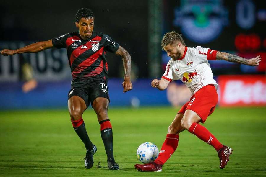 Bragantino terminou o jogo com dois jogadores expulsos