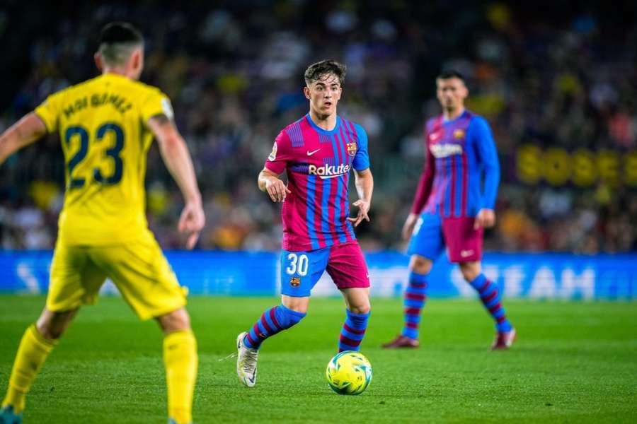 La necesidad de avanzar en el tiempo enfrenta al Barcelona y al Villareal en el Camp Nou