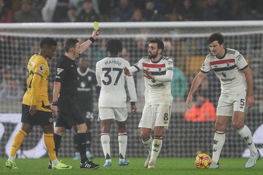 Bruno Fernandes viděl proti Wolves dvě žluté karty.