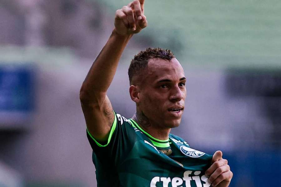 Breno Lopes fez três golos neste domingo, mas só um valeu