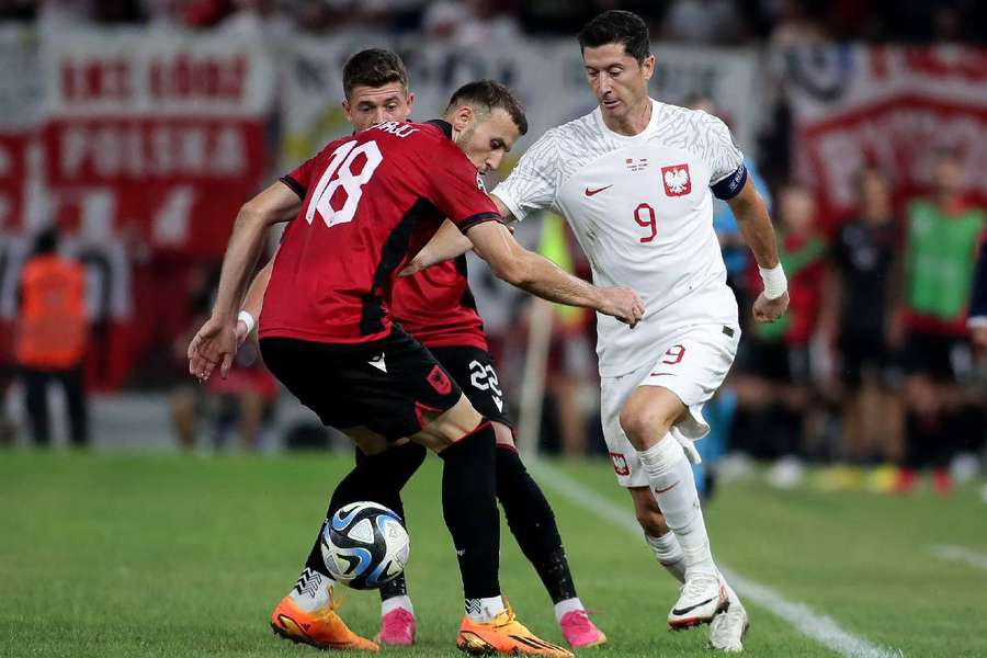 Polônia, de Robert Lewandowski (foto), foi derrotada pela Albânia