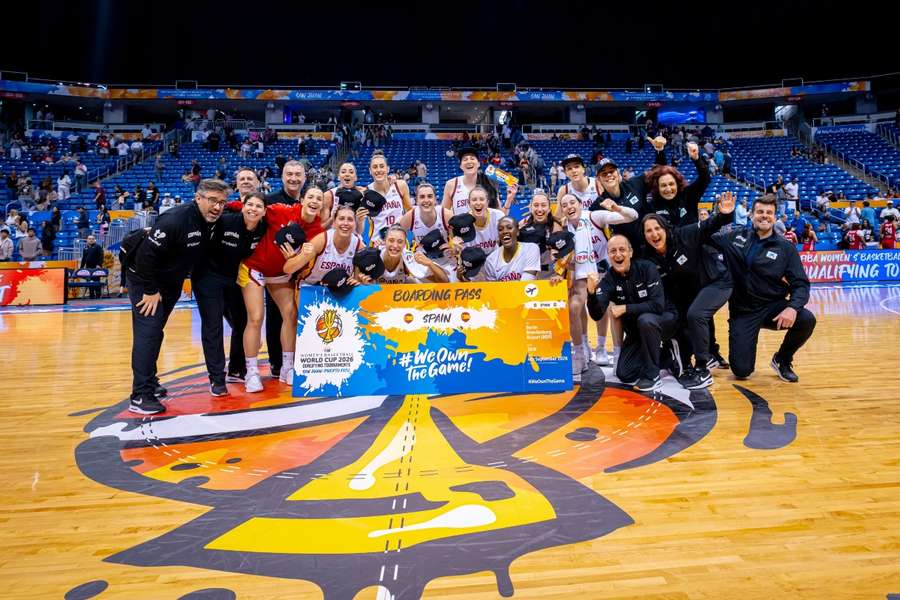 Las jugadoras de España celebran su clasificación para el Mundial