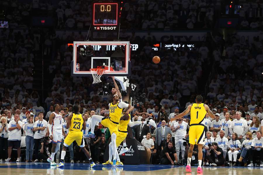 Prvé finále NBA ponúklo šialený záver.