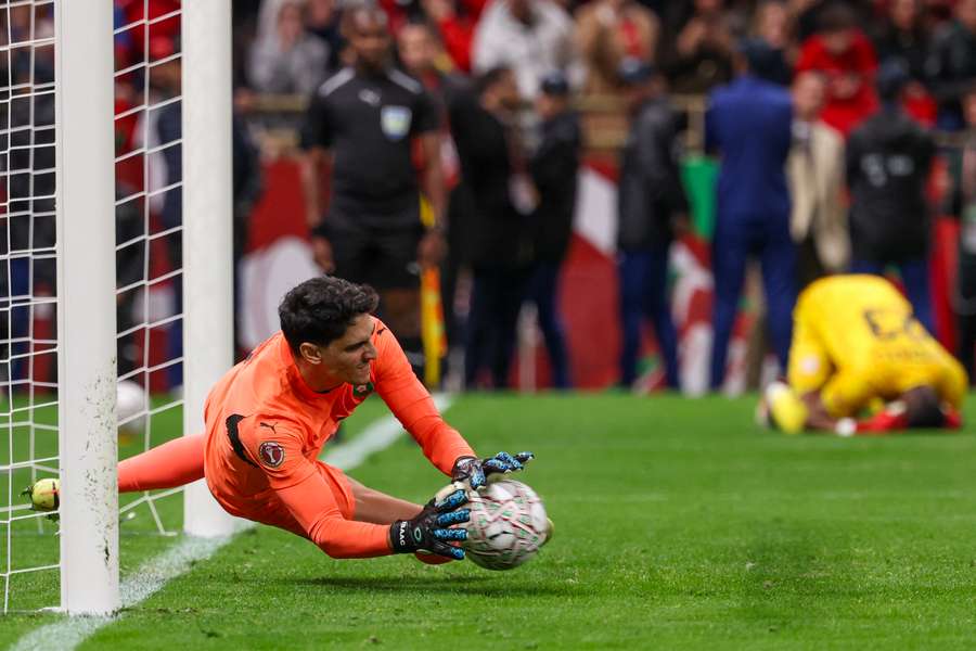 Bono fue decisivo para Marruecos en la tanda de penaltis