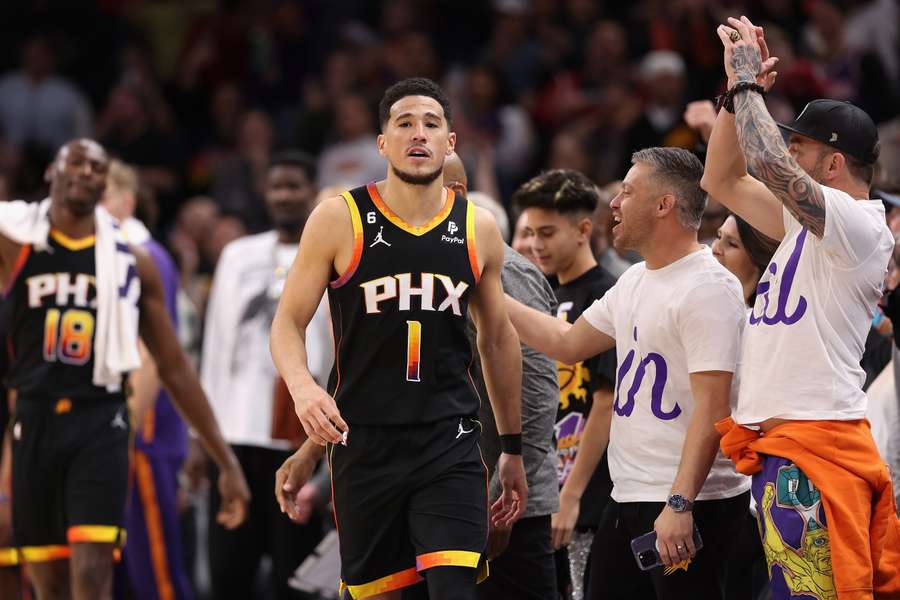 Devin Booker esteve em grande destaque